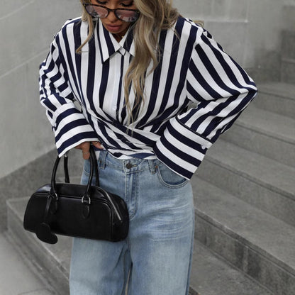 Chemise Croisée à Rayures avec Nœud Ajustable au Dos