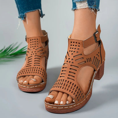 Sandales à Talons Bloc avec Découpes Laser et Style Rétro