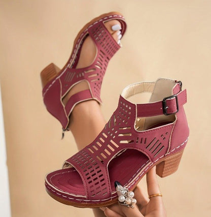 Sandales à Talons Bloc avec Découpes Laser et Style Rétro