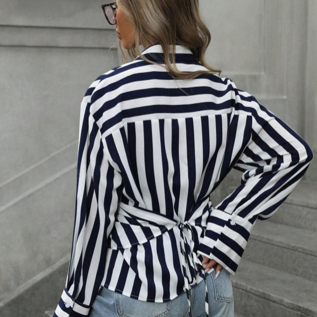Chemise Croisée à Rayures avec Nœud Ajustable au Dos