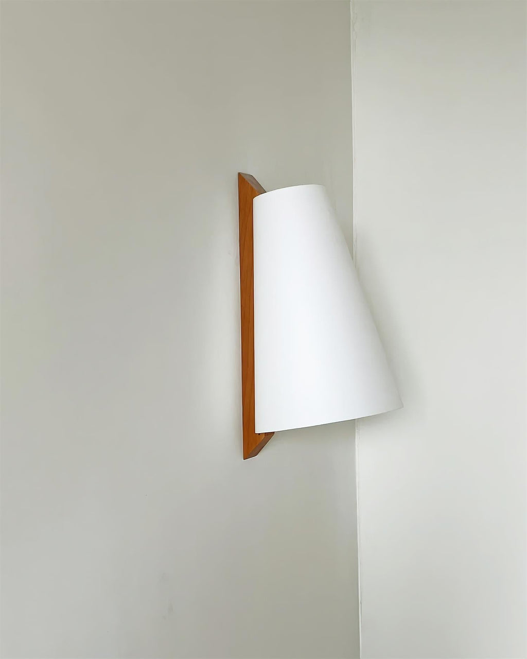 Trianora Wall Lamp — Triangular Geometric Design
