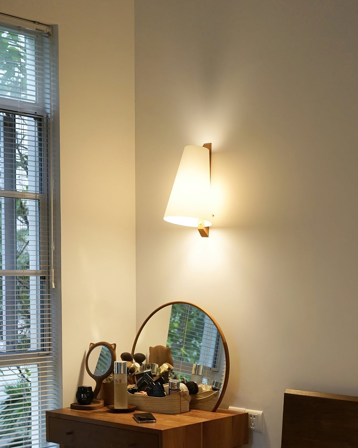 Trianora Wall Lamp — Triangular Geometric Design