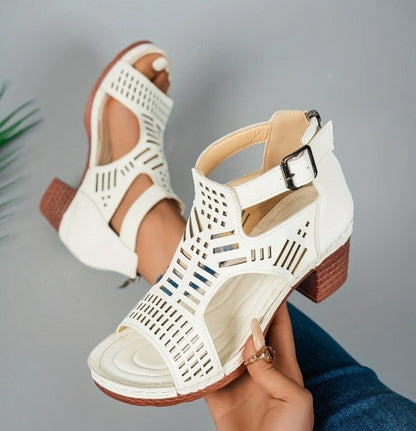 Sandales à Talons Bloc avec Découpes Laser et Style Rétro