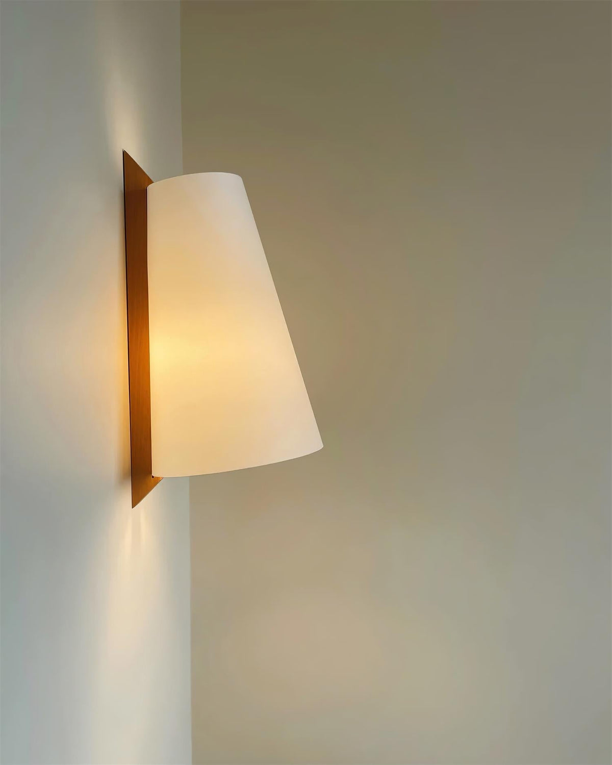 Trianora Wall Lamp — Triangular Geometric Design